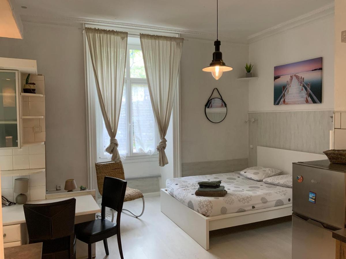 Apartment Centre